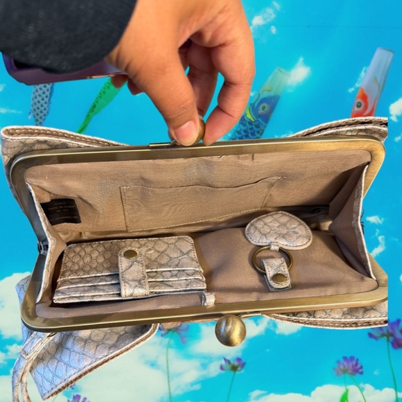 Jessica Simpson bow clutch bag - Picture 2 of 4